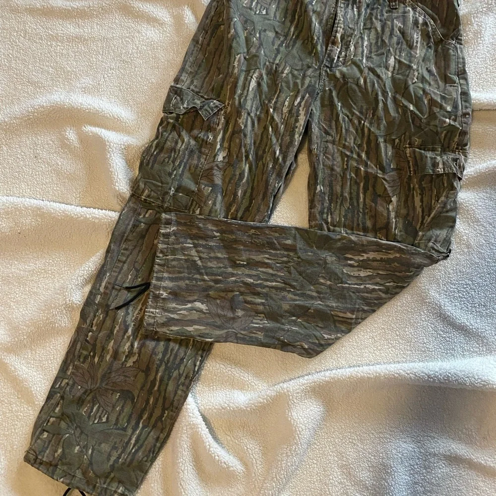 Camouflage Cargo Pants size large with adjustable waist - Picture 1 of 3